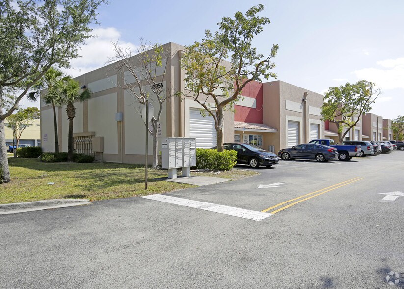 12355 SW 129th Ct, Miami, FL à louer - Photo principale – Image 1 sur 8