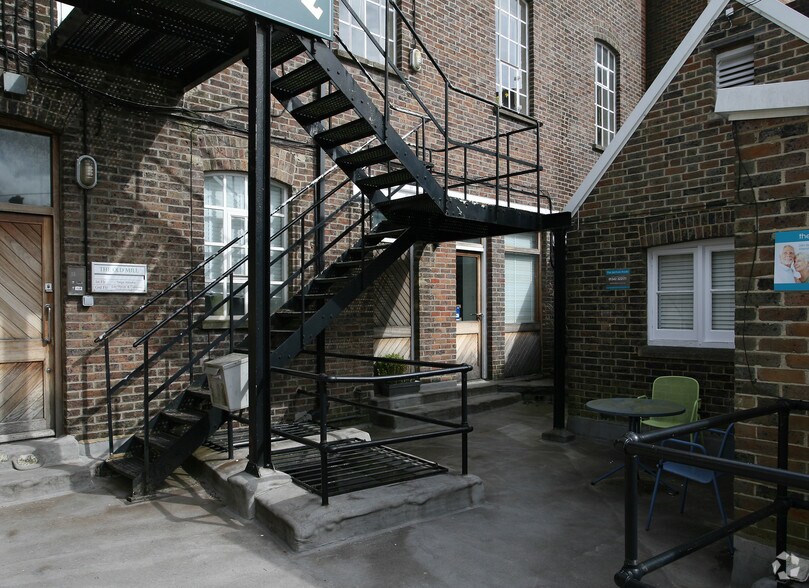 45 London Rd, East Grinstead à louer - Photo de l’immeuble – Image 3 sur 6