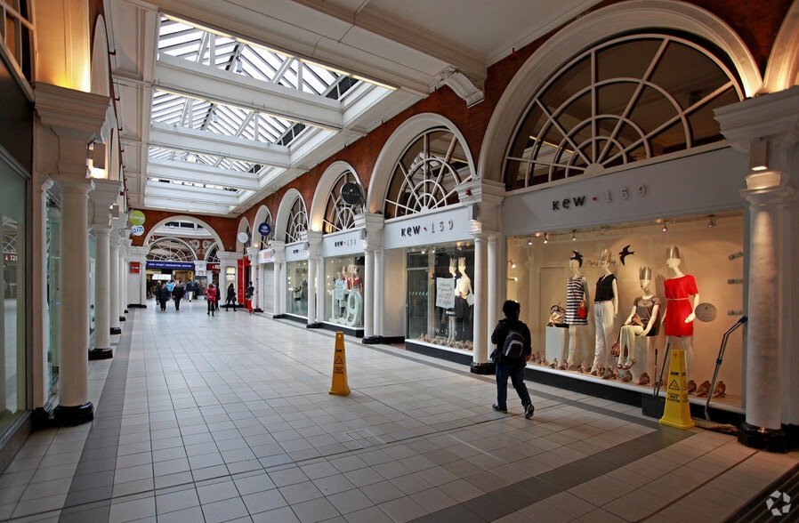 125 Kensington High St, Londres à louer - Photo intérieure – Image 2 sur 18