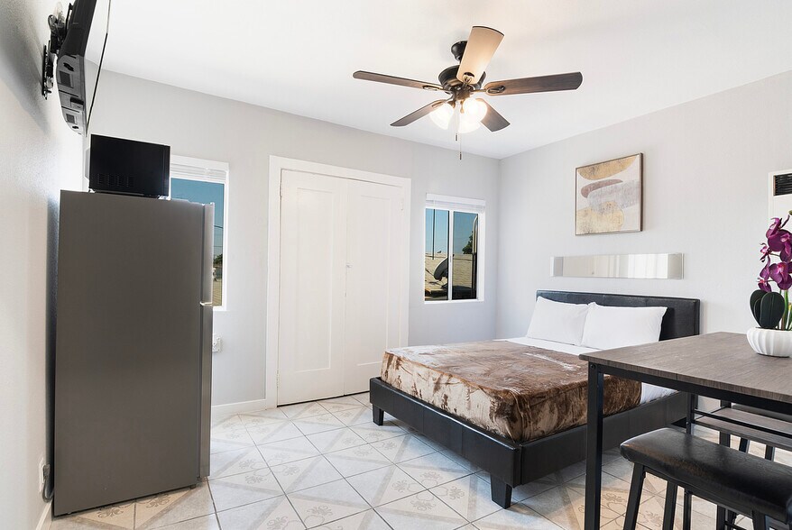 930-932 Fraser Ave, Los Angeles, CA à vendre - Photo de l’immeuble – Image 1 sur 122