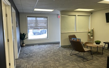 9343-9357 45 Av NW, Edmonton, AB à louer Photo intérieure– Image 2 sur 4