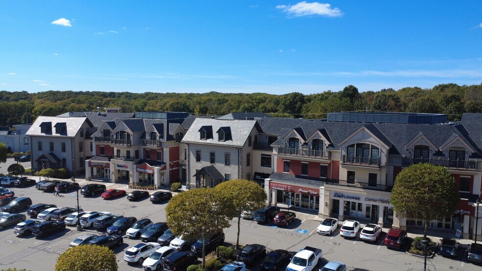 Sockanosset Cross Rd, Cranston, RI à louer - Photo de l’immeuble – Image 3 sur 15