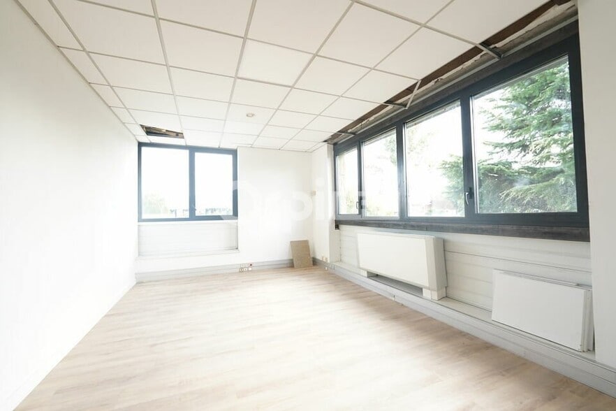 Bureau dans Saint-Quentin-Fallavier à louer - Photo intérieure – Image 1 sur 7
