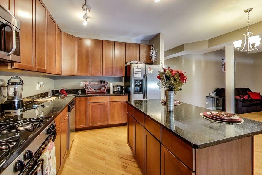 6700 S Clyde Ave, Chicago, IL à vendre - Photo de l’immeuble – Image 3 sur 5