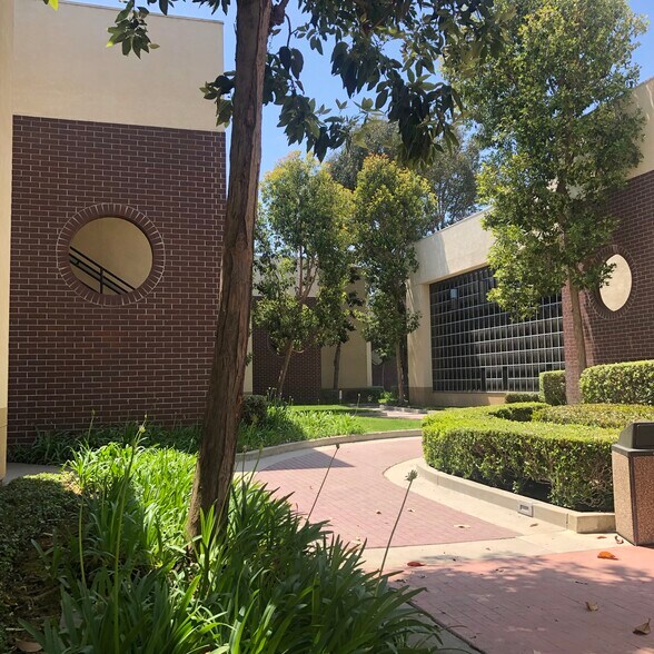 3505 Cadillac Ave, Costa Mesa, CA à louer - Photo de l’immeuble – Image 3 sur 110