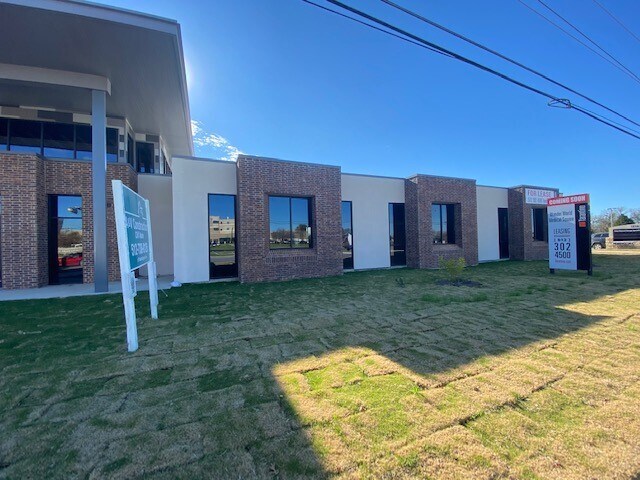 1310 Wonder World Dr, San Marcos, TX à louer - Photo de l’immeuble – Image 2 sur 7