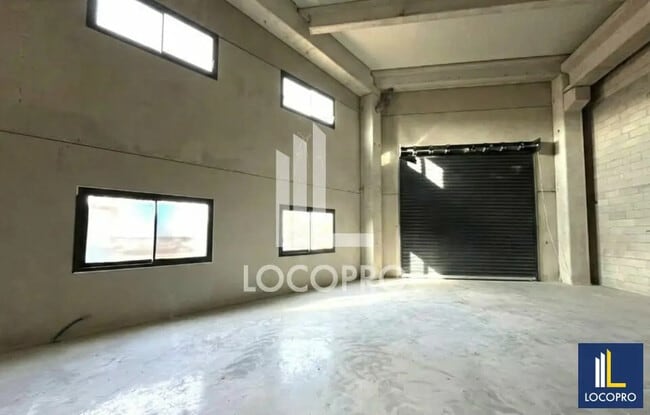 Plus de détails pour Local d'activités à louer