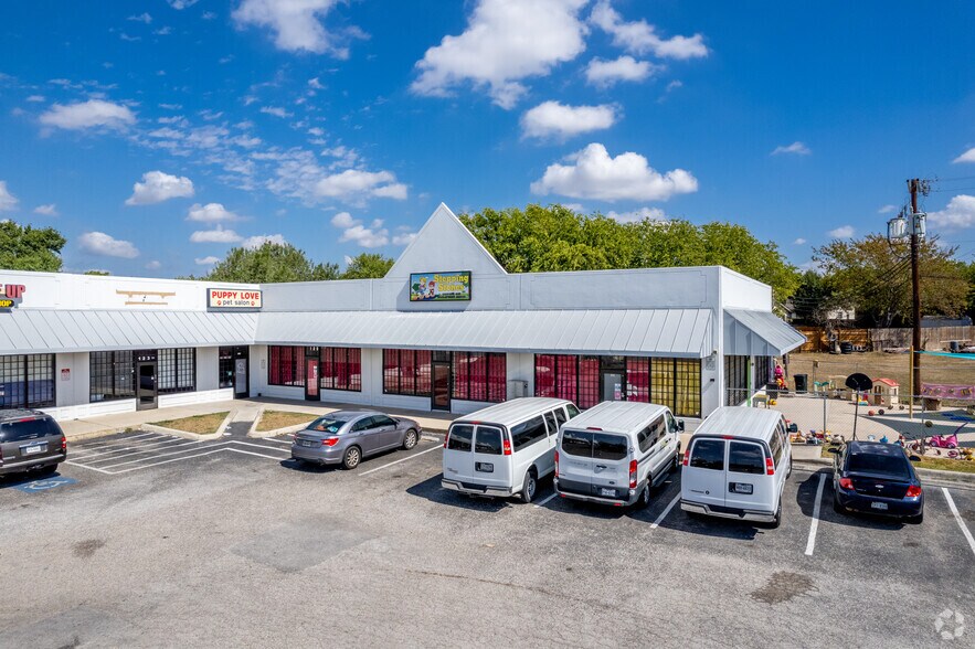 8021 FM 78, San Antonio, TX à louer - Photo de l’immeuble – Image 3 sur 4