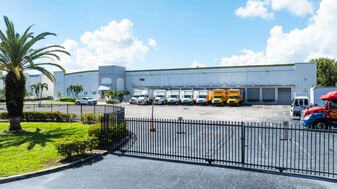 12950 NW South River Dr, Miami FL - immobilier d'entreprise