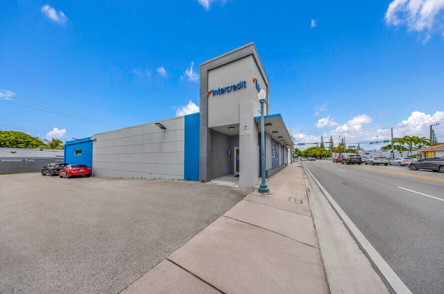 4713-4725 SW 8th St, Miami, FL à louer - Photo de l’immeuble – Image 2 sur 57