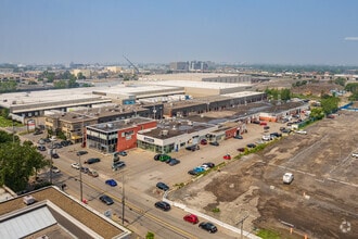 5441-5471 Av Royalmount, Mont-Royal, QC - VUE AÉRIENNE  vue de carte