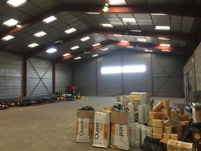 Plus de détails pour Local d'activités à louer