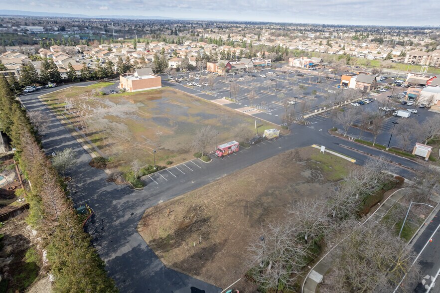 10046 Bruceville Rd, Elk Grove, CA à vendre - Aérien – Image 2 sur 2