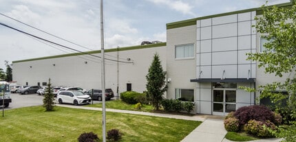 180 Manor Rd, East Rutherford, NJ à louer Photo de l’immeuble– Image 1 sur 3