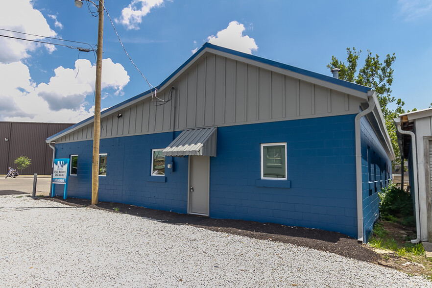925 Virginia St, Shelbyville, IN à vendre - Photo principale – Image 1 sur 54