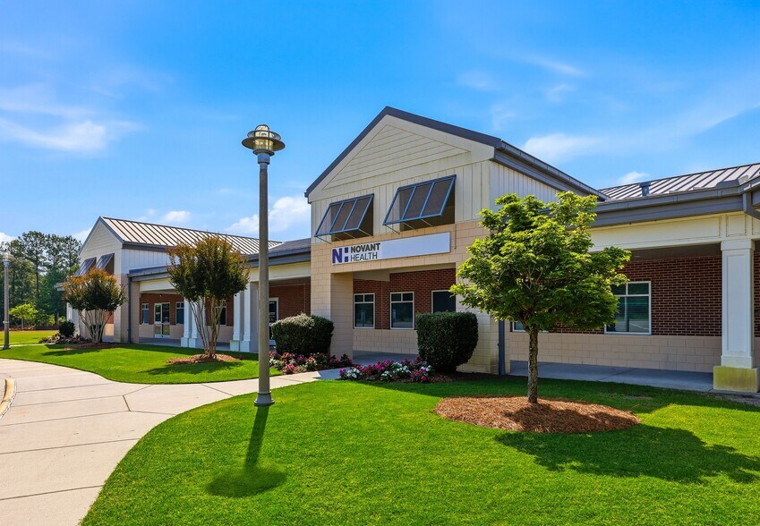 584 Hospital Dr NE, Bolivia, NC à louer - Photo de l’immeuble – Image 2 sur 22