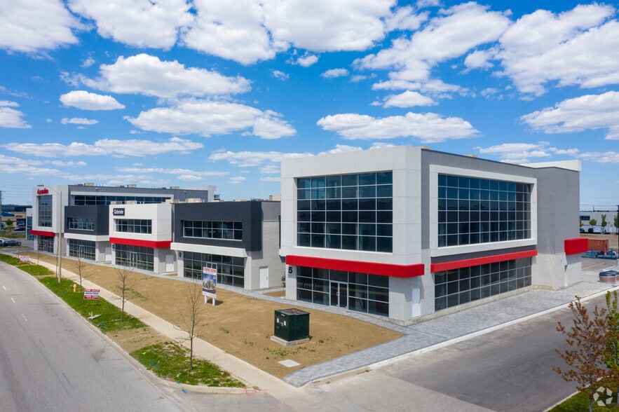 9 Roybridge Gate, Vaughan, ON à louer - Photo principale – Image 1 sur 2