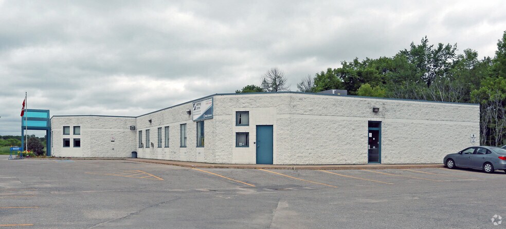 575 West St S, Orillia, ON à louer - Photo de l’immeuble – Image 2 sur 5