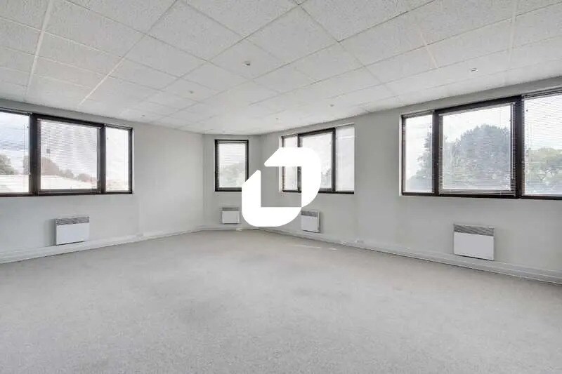 Bureau dans Vitry-sur-Seine à louer - Photo de l’immeuble – Image 2 sur 21