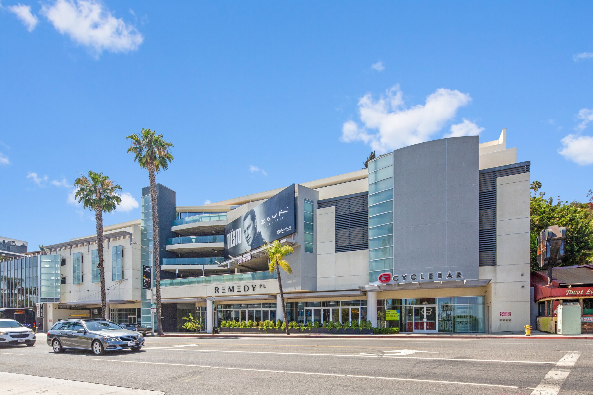 8305 W Sunset Blvd, West Hollywood, CA à louer Photo principale– Image 1 sur 47