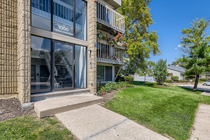2344 John Smith Dr, Schaumburg, IL à vendre - Photo de l’immeuble – Image 3 sur 8