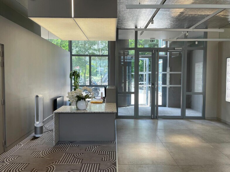 205 Avenue Georges Clemenceau, Nanterre à louer - Photo de l’immeuble – Image 2 sur 15
