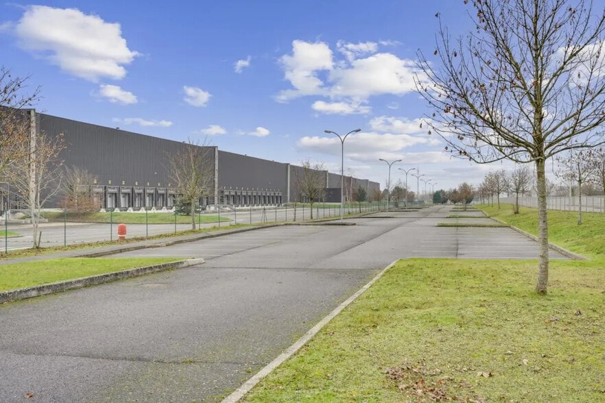 Industriel/Logistique dans La Chaussée-Saint-Victor à louer - Photo de l’immeuble – Image 3 sur 13