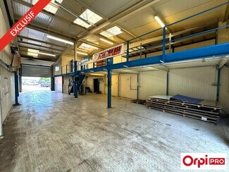 Plus de détails pour Local d'activités à louer