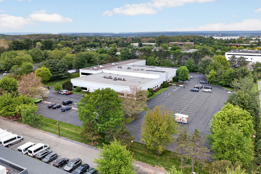 3910 Adler Pl, Bethlehem, PA à vendre - Photo de l’immeuble – Image 3 sur 17