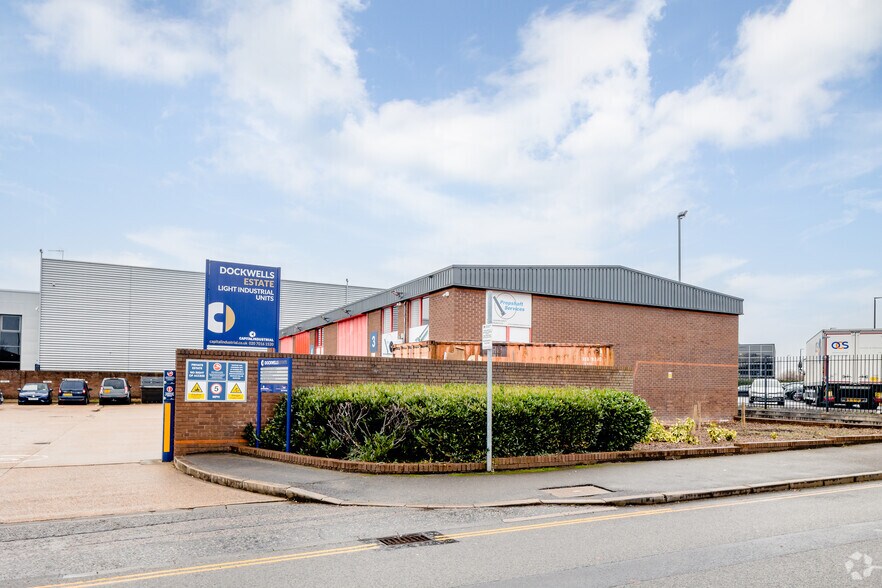 Central Way, Feltham à louer - Photo de l’immeuble – Image 3 sur 4