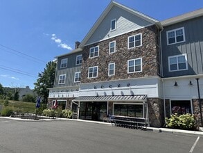 731 Federal Rd, Brookfield, CT à louer Photo de l’immeuble– Image 1 sur 11