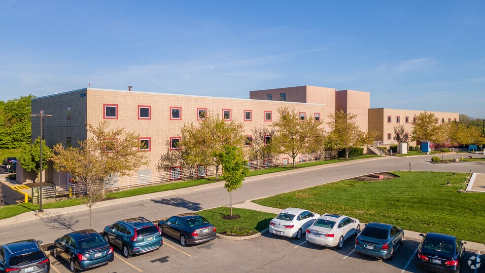 8000 Five Mile Rd, Cincinnati, OH à louer - Photo principale – Image 1 sur 4