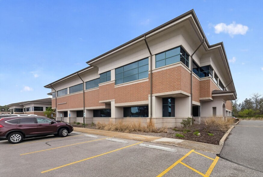 17000 W North Ave, Brookfield, WI à louer - Photo de l’immeuble – Image 2 sur 34