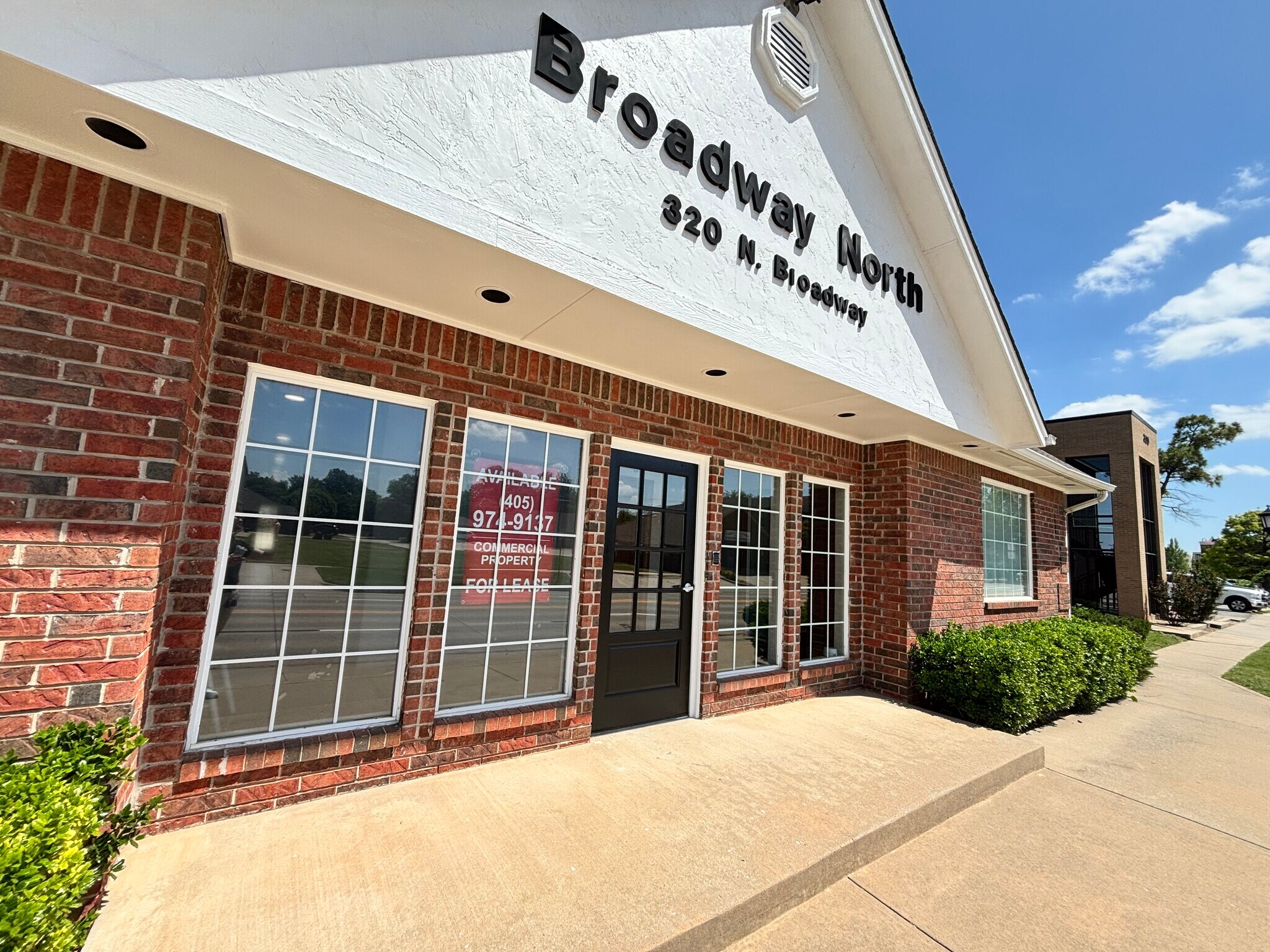 320 N Broadway, Edmond, OK à louer Photo de l’immeuble– Image 1 sur 14
