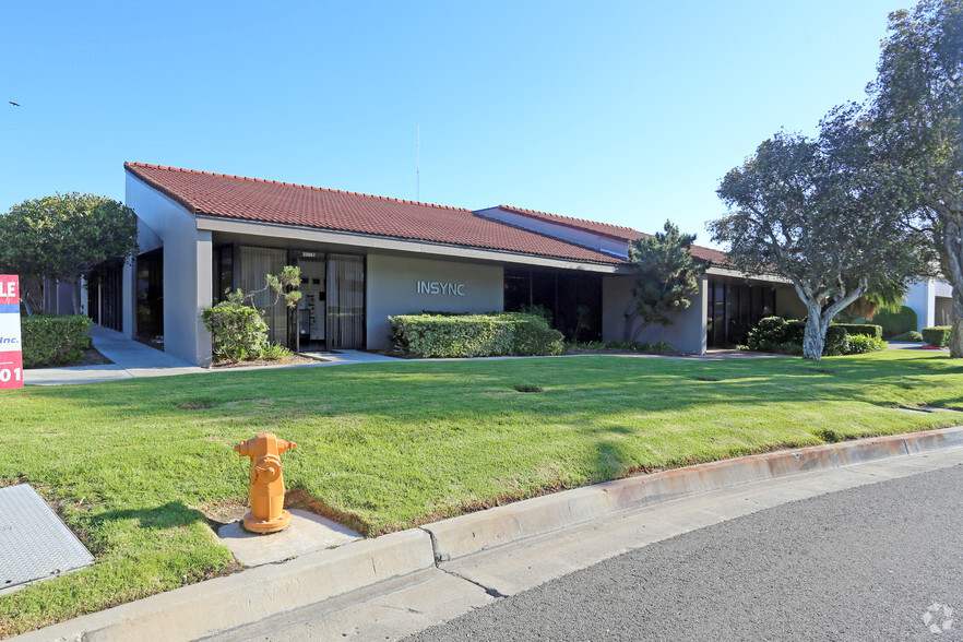 22951-22969 La Cadena Dr, Laguna Hills, CA à louer - Photo de l’immeuble – Image 1 sur 5