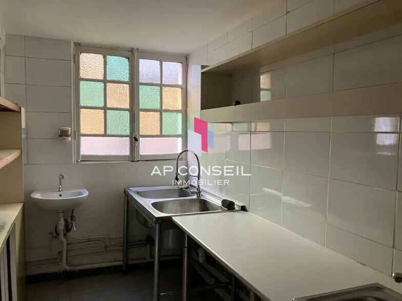 Immeuble residentiel dans Paris à vendre - Photo intérieure – Image 3 sur 7