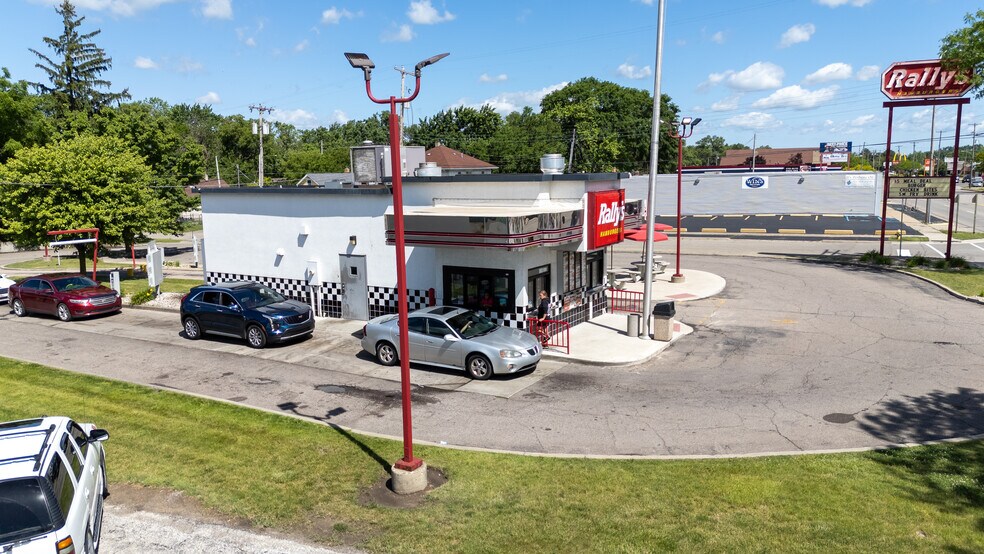 3514 S Saginaw St, Burton, MI à vendre - Photo de l’immeuble – Image 3 sur 3