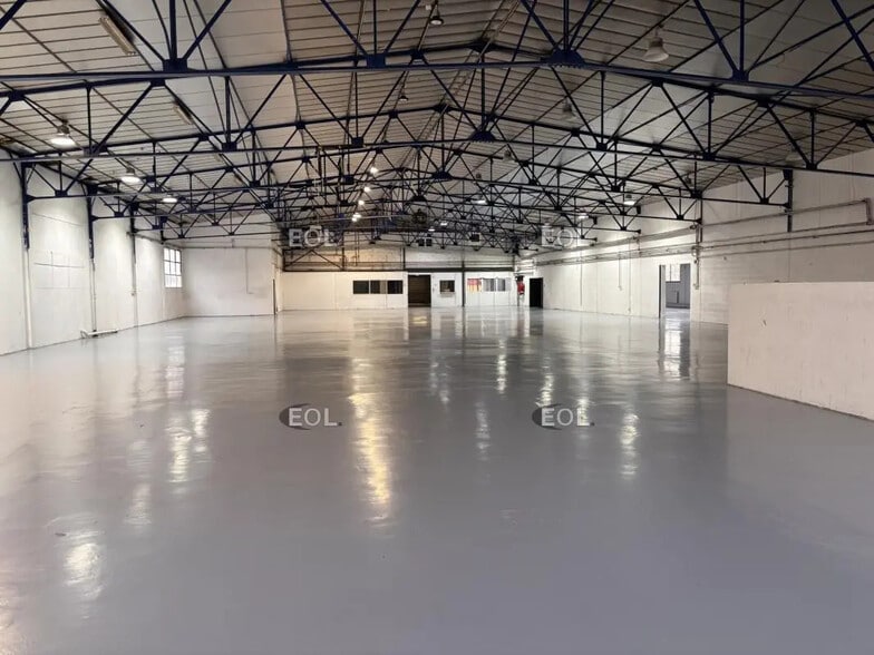 Local d’activités dans Nanterre à louer - Photo de l’immeuble – Image 3 sur 9
