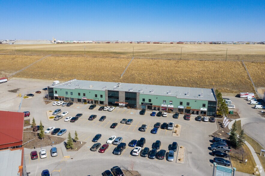 11410 27th St SE, Calgary, AB à vendre - Aérien – Image 3 sur 6