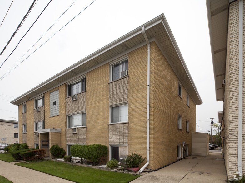 7005 W Gunnison St, Harwood Heights, IL à vendre - Photo de l’immeuble – Image 3 sur 4