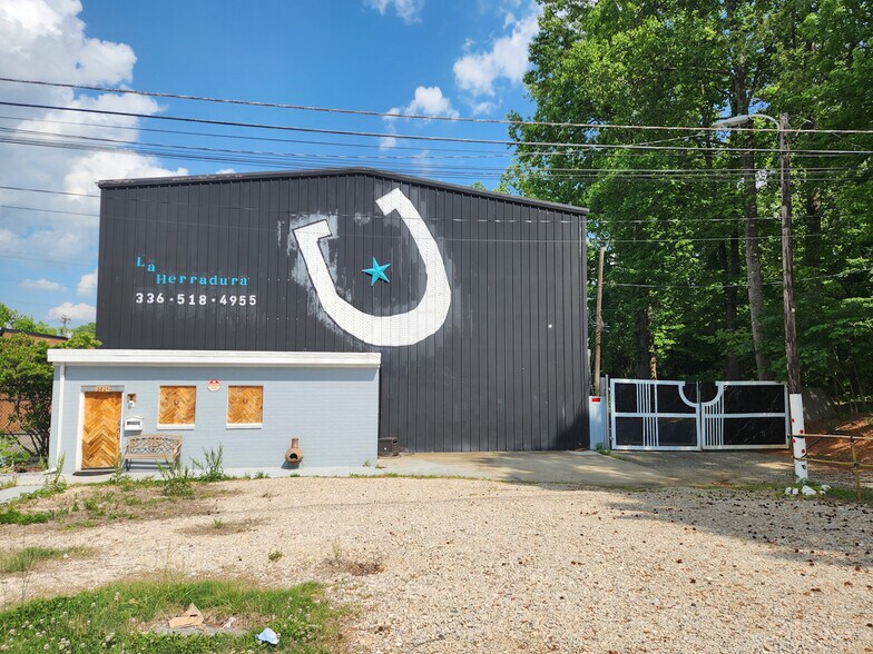 3021 Pacific Ave, Greensboro, NC à louer - Photo de l’immeuble – Image 1 sur 4