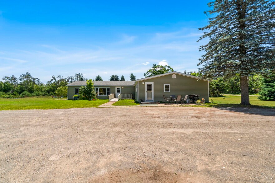 3965 Newt Dr, Gaylord, MI à vendre - Photo de l’immeuble – Image 3 sur 24