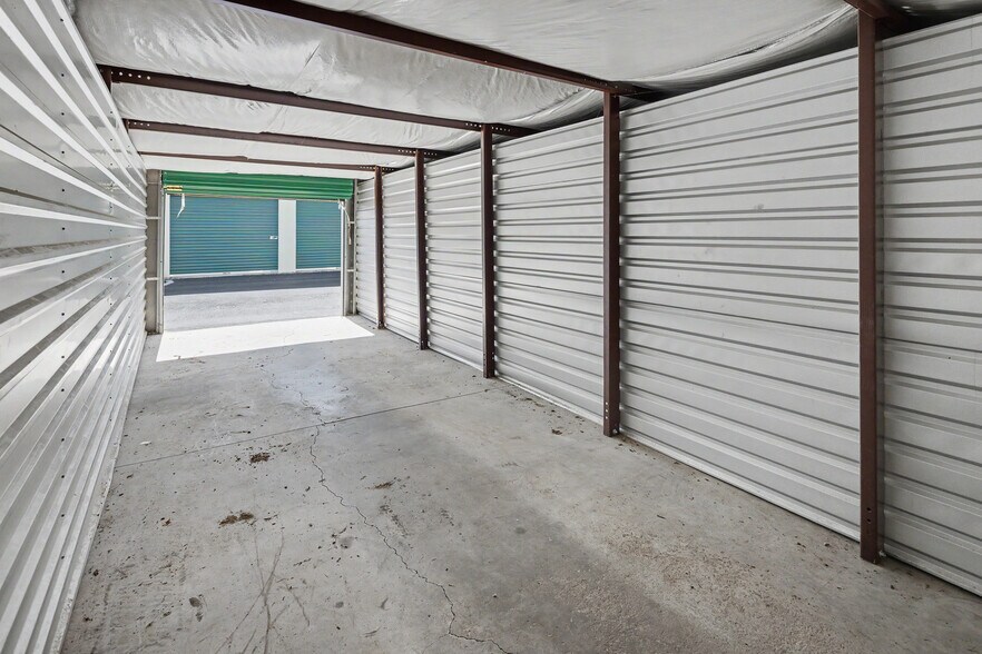Halifax Rd Storage Units portefeuille de 1 biens à vendre sur LoopNet.fr - Photo de l’immeuble – Image 2 sur 91