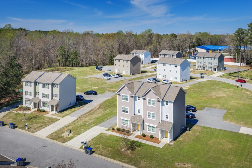 107 Calloway Ct, Rocky Mount, NC à vendre - Photo de l’immeuble – Image 2 sur 9