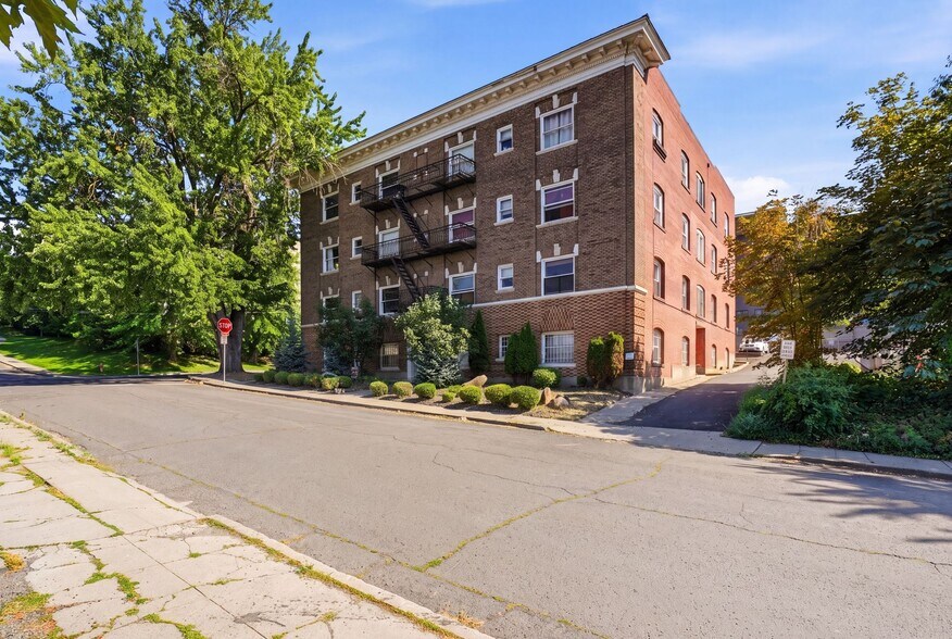 702 S Bernard, Spokane, WA à vendre - Photo de l’immeuble – Image 2 sur 35