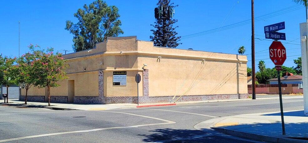 300 E Main St, San Jacinto, CA à vendre - Photo principale – Image 1 sur 14