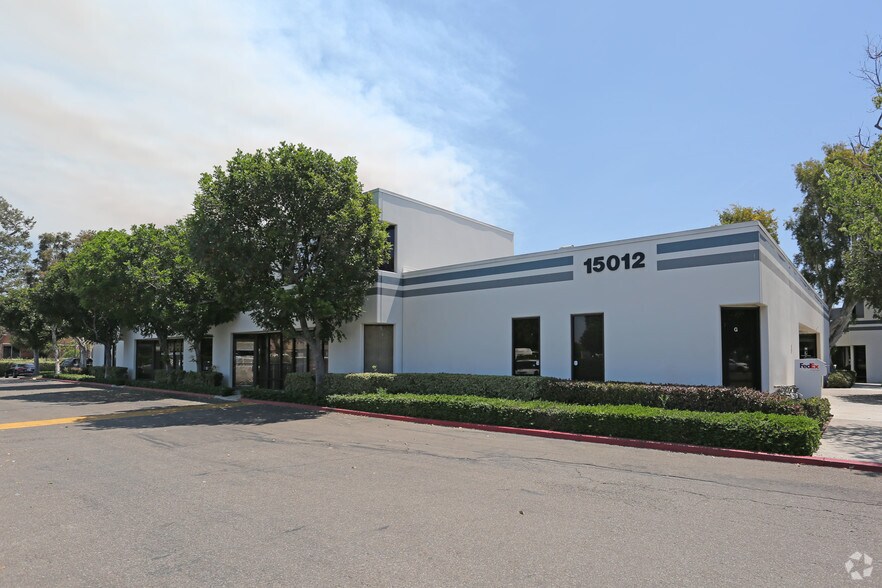 15102 Red Hill Ave, Tustin, CA à louer - Photo de l’immeuble – Image 1 sur 51
