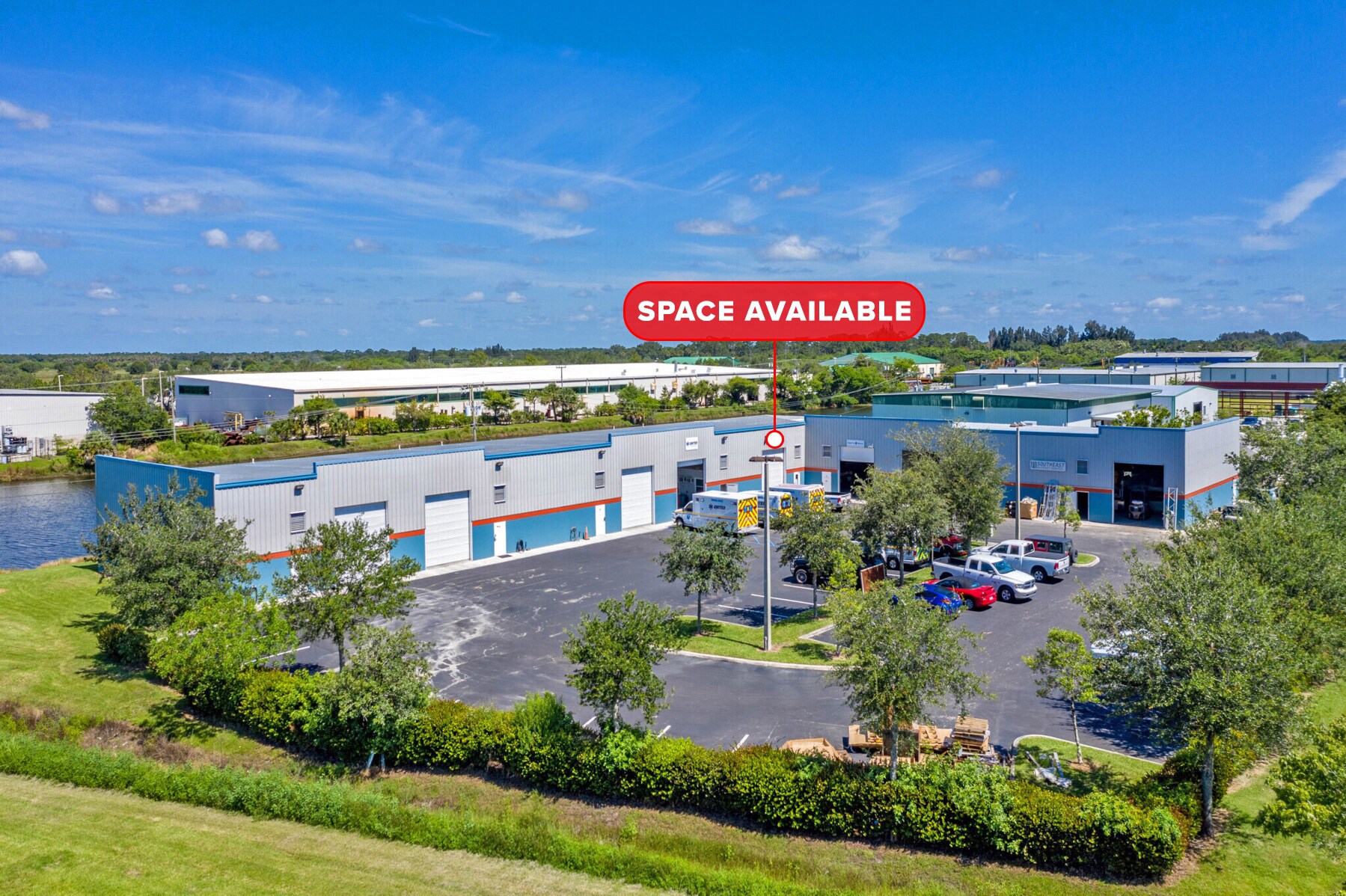 7355 Commercial Cir, Fort Pierce, FL à louer Photo de l’immeuble– Image 1 sur 12
