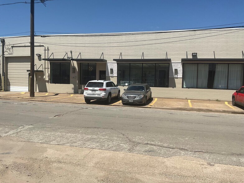147 Pittsburg St, Dallas, TX à louer - Photo de l’immeuble – Image 2 sur 19