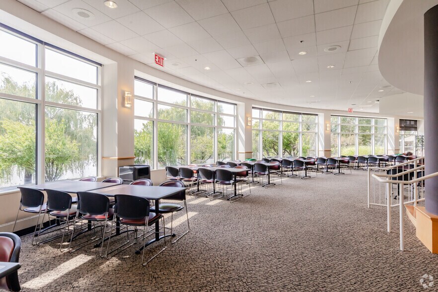 953 American Ln, Schaumburg, IL à louer - Photo intérieure – Image 3 sur 26